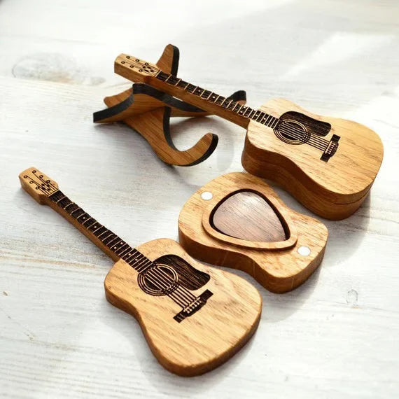 🎸100% Handmade Mini Cute Edition Wooden Guitar Plectrum Case(𝐉𝐚𝐤𝐞 𝐖𝐢𝐥𝐬𝐨𝐧 𝐇𝐚𝐧𝐝𝐦𝐚𝐝𝐞®)