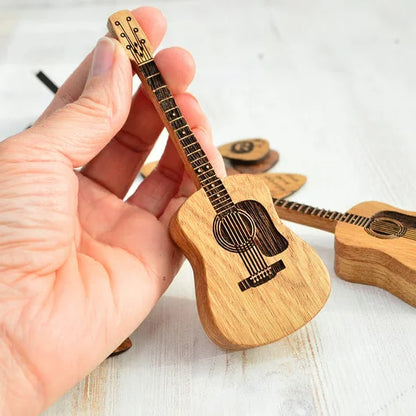 🎸100% Handmade Mini Cute Edition Wooden Guitar Plectrum Case(𝐉𝐚𝐤𝐞 𝐖𝐢𝐥𝐬𝐨𝐧 𝐇𝐚𝐧𝐝𝐦𝐚𝐝𝐞®)