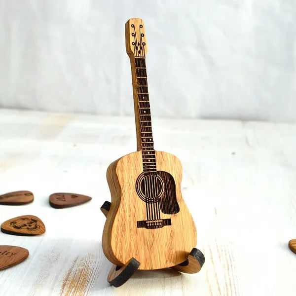 🎸100% Handmade Mini Cute Edition Wooden Guitar Plectrum Case(𝐉𝐚𝐤𝐞 𝐖𝐢𝐥𝐬𝐨𝐧 𝐇𝐚𝐧𝐝𝐦𝐚𝐝𝐞®)