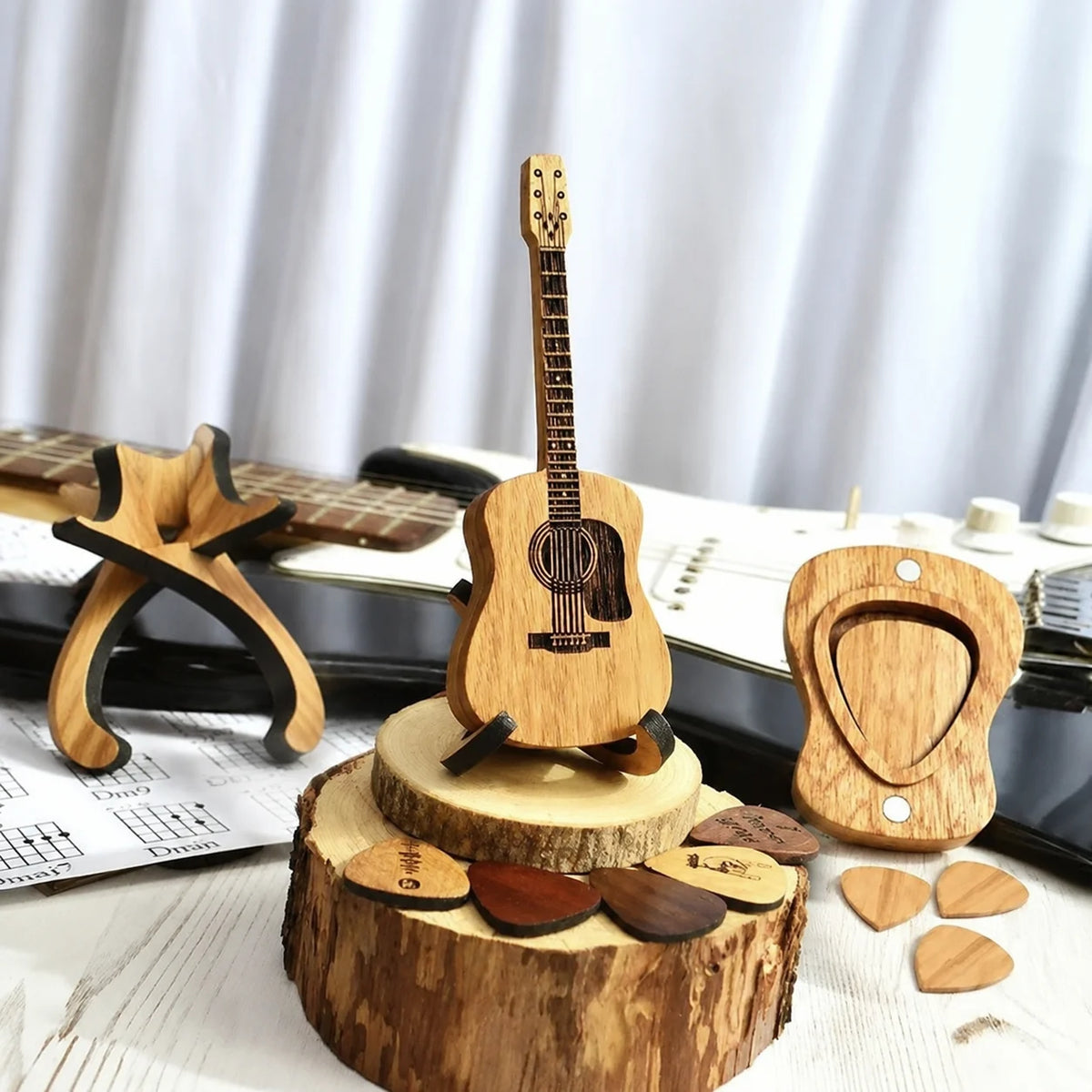 🎸100% Handmade Mini Cute Edition Wooden Guitar Plectrum Case(𝐉𝐚𝐤𝐞 𝐖𝐢𝐥𝐬𝐨𝐧 𝐇𝐚𝐧𝐝𝐦𝐚𝐝𝐞®)