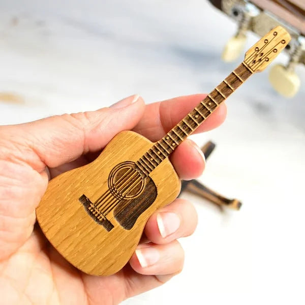 🎸100% Handmade Mini Cute Edition Wooden Guitar Plectrum Case(𝐉𝐚𝐤𝐞 𝐖𝐢𝐥𝐬𝐨𝐧 𝐇𝐚𝐧𝐝𝐦𝐚𝐝𝐞®)